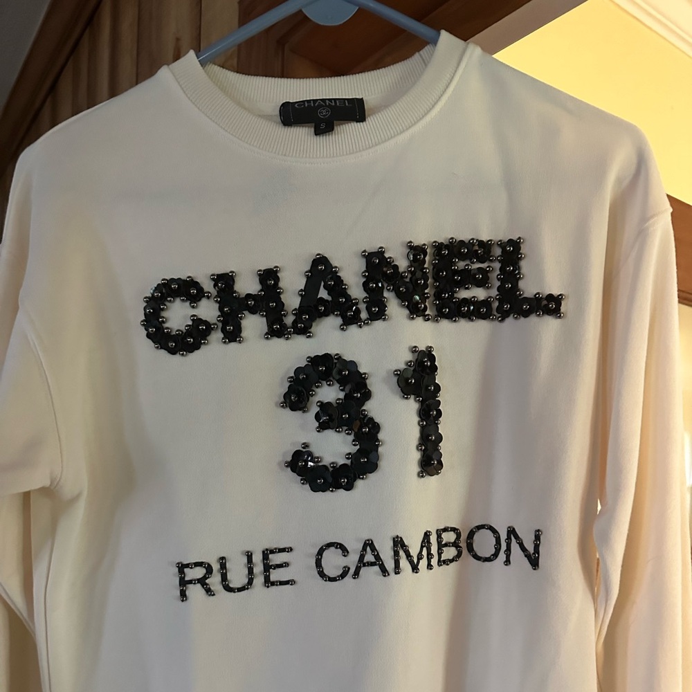 Chanel sweatshirt small